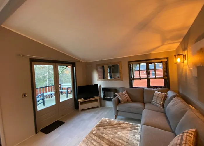 L19 - Penrhyn Spa Lodge With Hot Tub