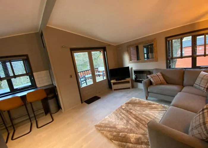 L19 - Penrhyn Spa Lodge With Hot Tub
