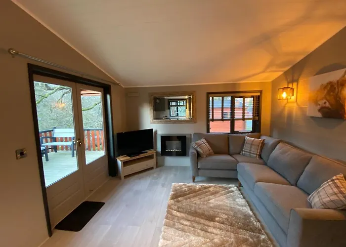 L19 - Penrhyn Spa Lodge With Hot Tub