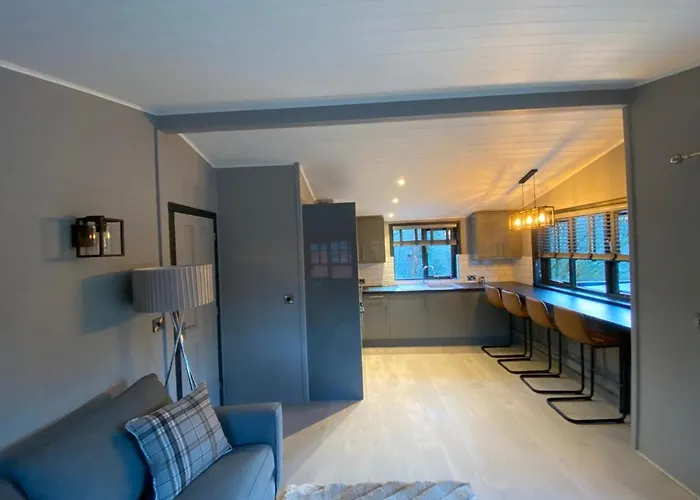 L19 - Penrhyn Spa Lodge With Hot Tub